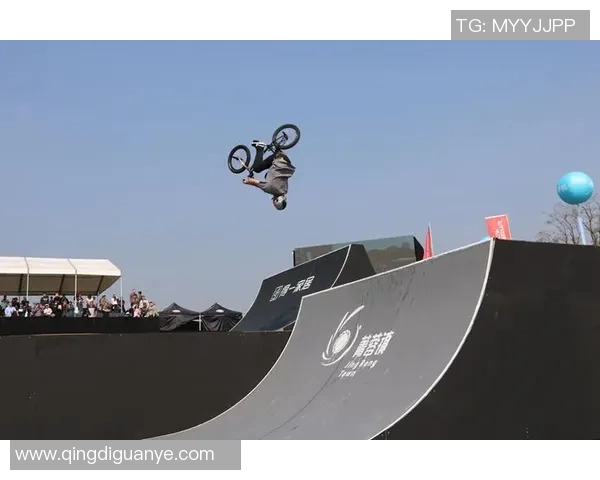 极限运动热潮来袭成都极限运动队展现青春活力与激情节奏